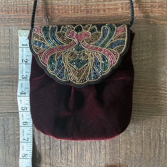 Fortina Vintage Embroidered Velvet Crossbody Bag - Picture 7 of 8